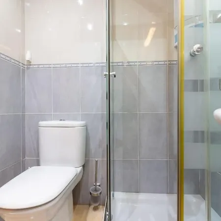 Familiar Piscina Apartment