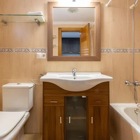 Familiar Piscina Apartment